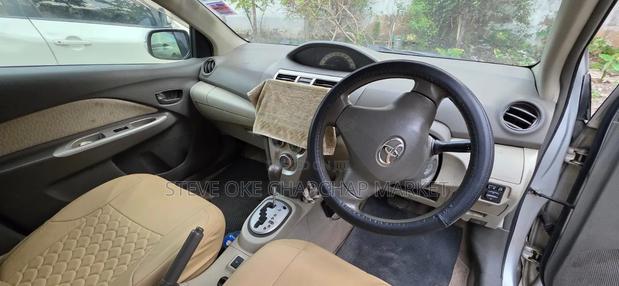 Toyota Belta 2012 Silver