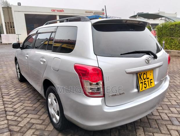 Toyota Corolla Fielder 2010 Silver