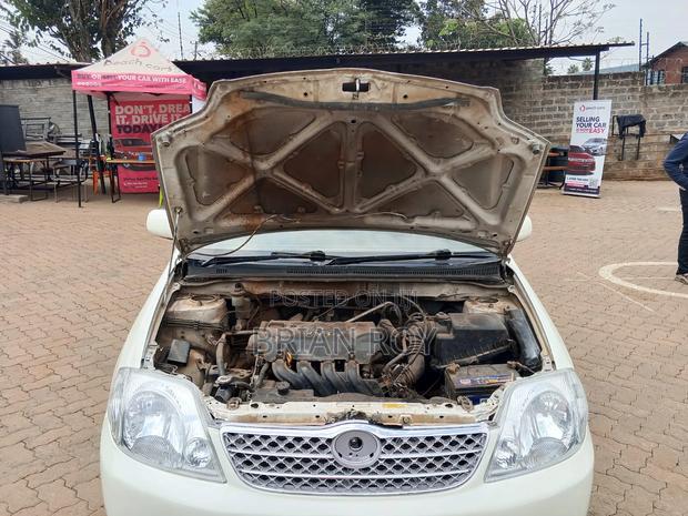 Toyota Corolla 2002 White