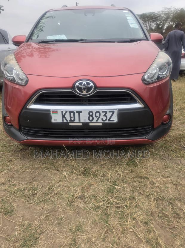 Toyota Sienta 2018 Maroon