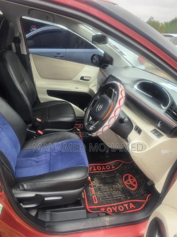 Toyota Sienta 2018 Maroon