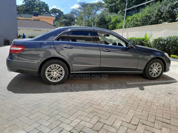 Mercedes-Benz E300 2009 Gray
