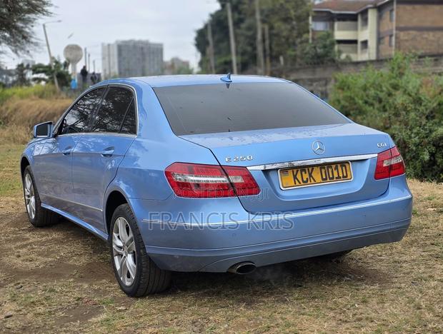 Mercedes-Benz E250 2009 Blue