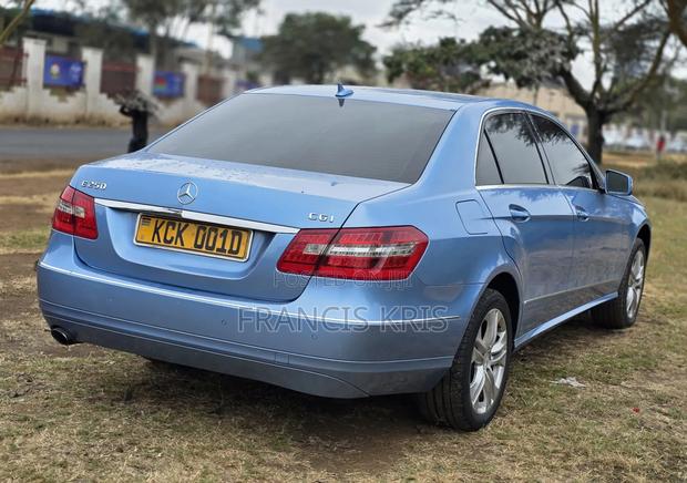 Mercedes-Benz E250 2009 Blue