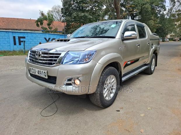 Toyota Hilux 3.0 D-4D 4x4 2012 Silver