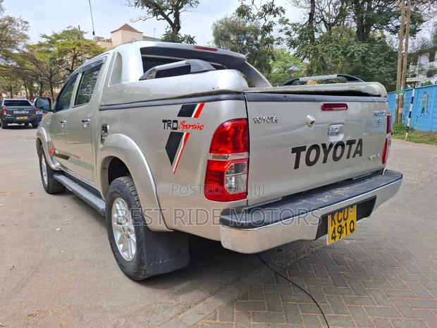 Toyota Hilux 3.0 D-4D 4x4 2012 Silver