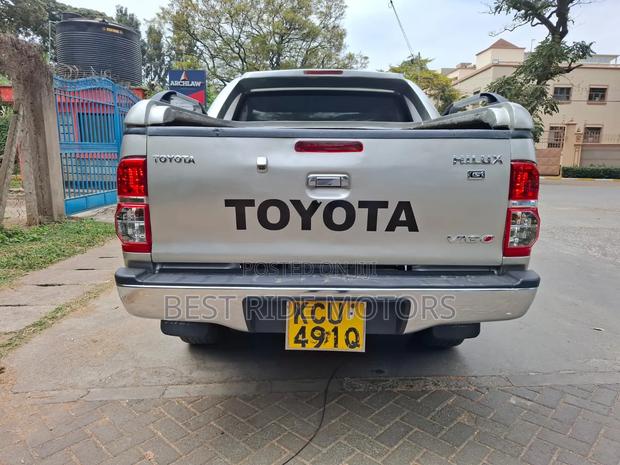 Toyota Hilux 3.0 D-4D 4x4 2012 Silver