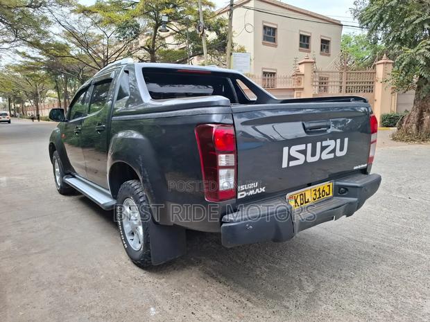 Isuzu D-MAX 2023 Gray