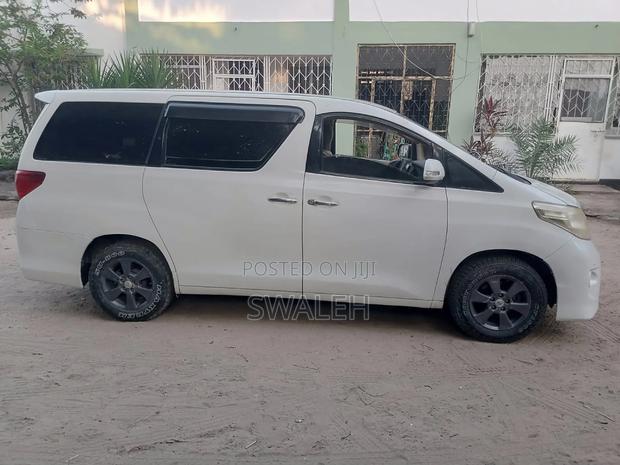 Toyota Alphard 2010 White