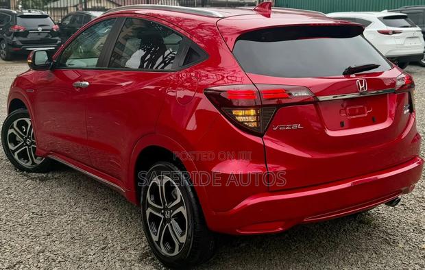 Honda Vezel 2020 Red