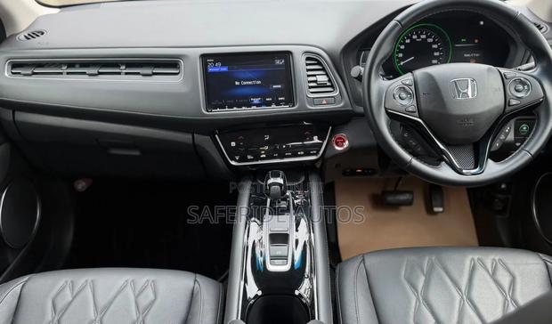 Honda Vezel 2020 Red