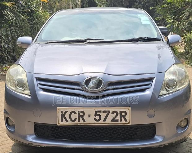 Toyota Auris 2011 Silver