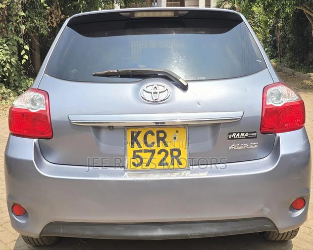 Toyota Auris 2011 Silver