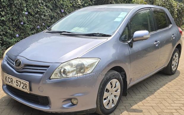 Toyota Auris 2011 Silver