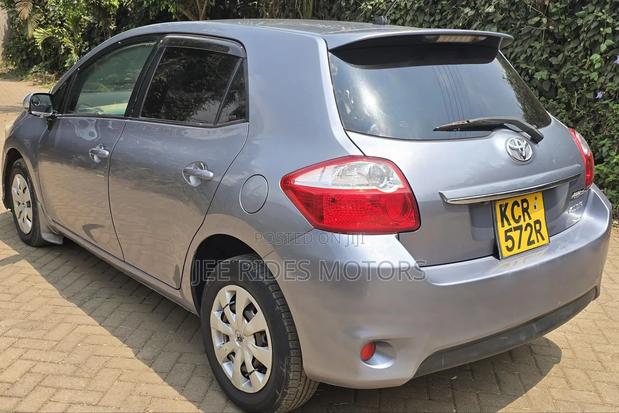 Toyota Auris 2011 Silver
