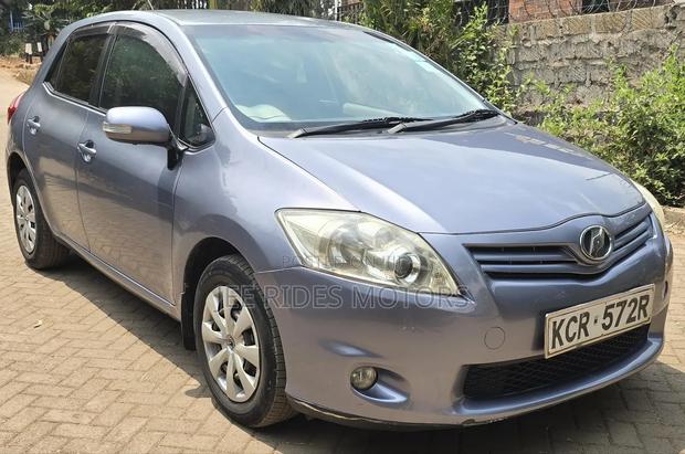 Toyota Auris 2011 Silver