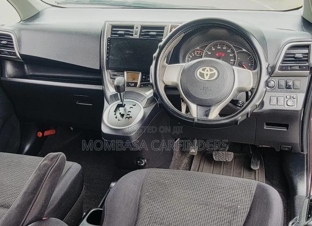 Toyota Ractis 2010 Maroon