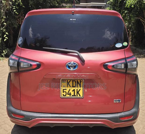 Toyota Sienta 2017 Maroon