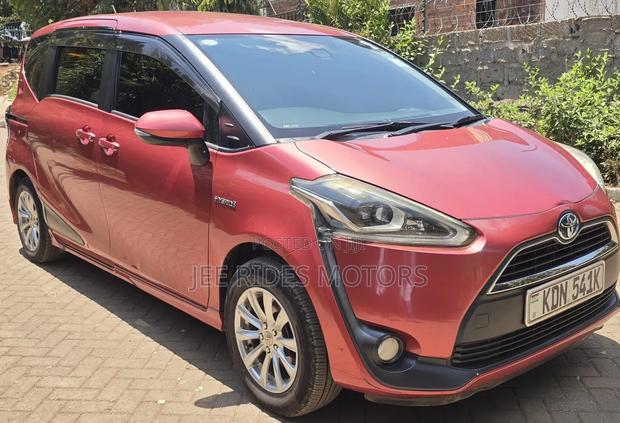 Toyota Sienta 2017 Maroon