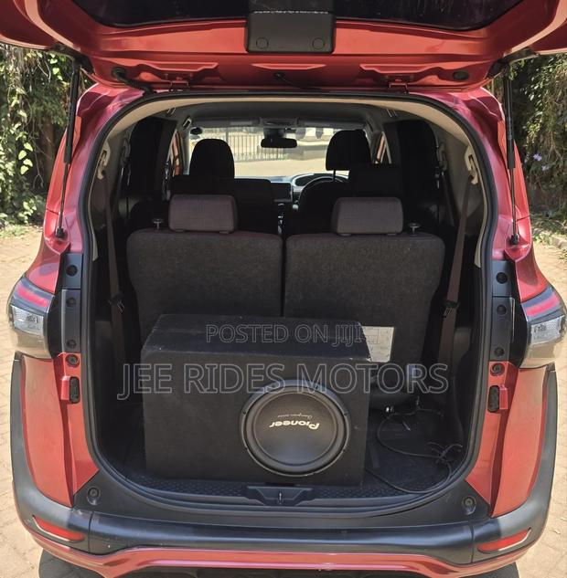 Toyota Sienta 2017 Maroon