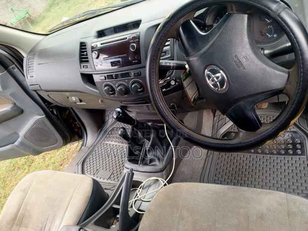 Toyota Hilux 2013 Gray
