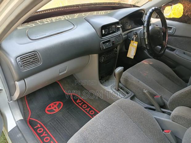 Toyota Corolla 1999 Silver