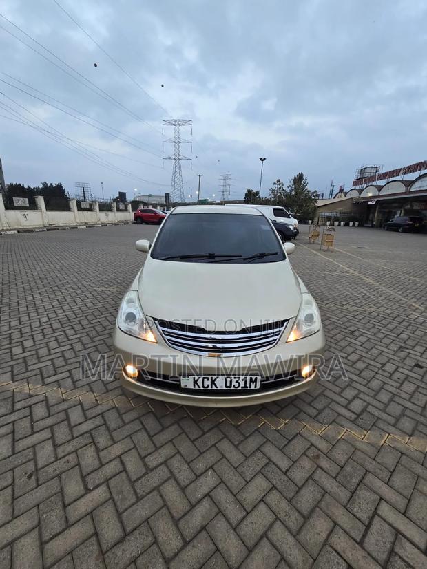 Nissan Tiida 2010 Gold