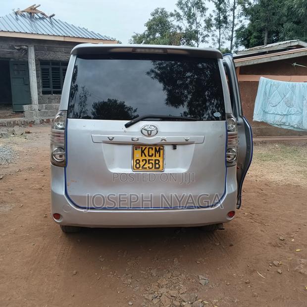 Toyota Voxy 2010 Gray