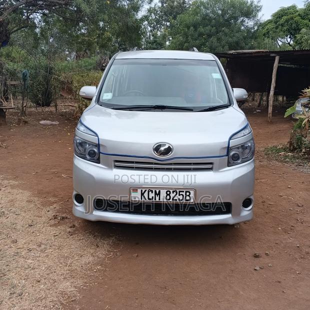 Toyota Voxy 2010 Gray