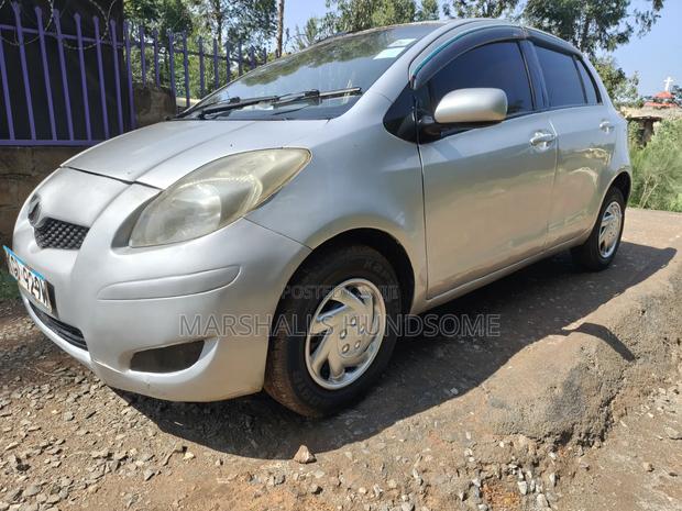 Toyota Vitz 2007 Silver