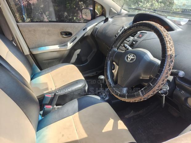 Toyota Vitz 2007 Silver