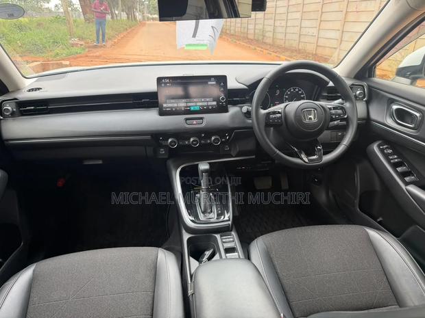 Honda Vezel 2021 Off white