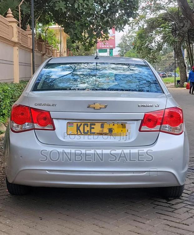 Chevrolet Cruze LS 4dr Sedan (1.8L 4cyl 6A) 2014 Silver