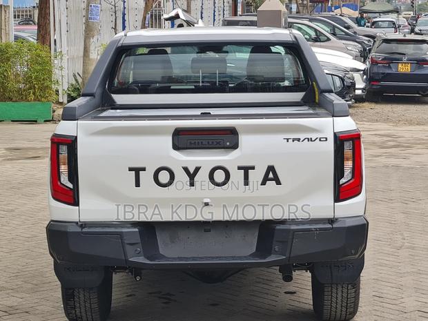 New Toyota Hilux 2026 White