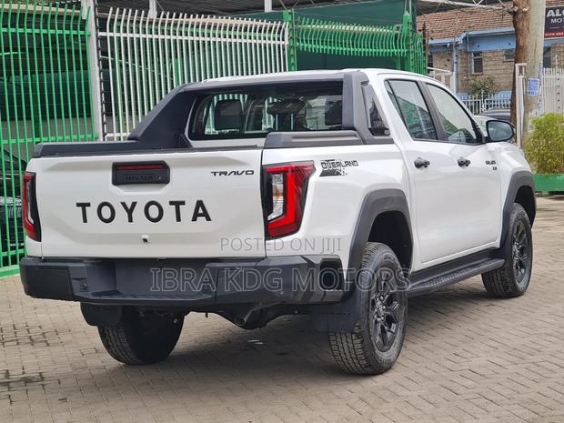 New Toyota Hilux 2026 White