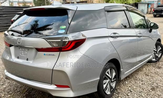 Honda Fit Shuttle 2020 Silver