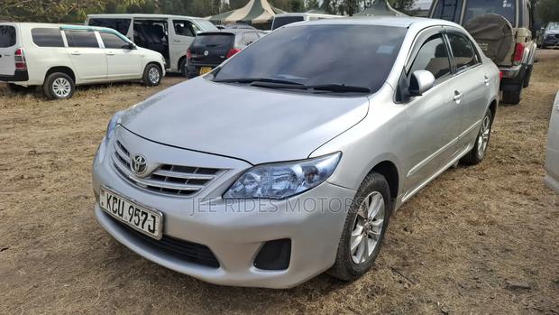 Toyota Corolla 2010 Silver