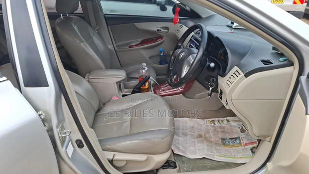 Toyota Corolla 2010 Silver