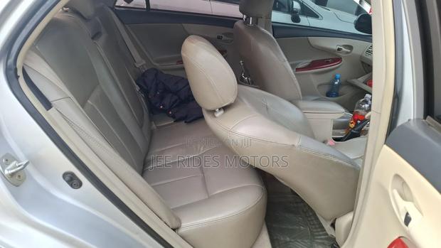 Toyota Corolla 2010 Silver
