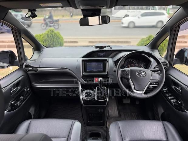 Toyota Esquire 2.0 FWD (7 seater) 2019 Black