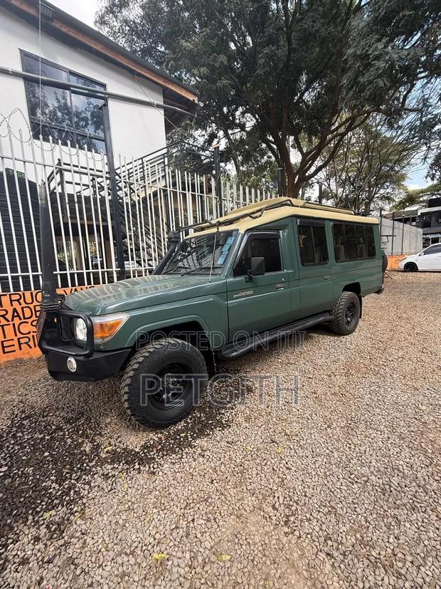 Toyota Land Cruiser 2012 Green