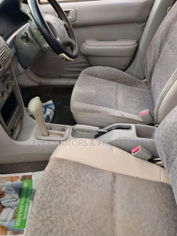Toyota Corolla 2001 White