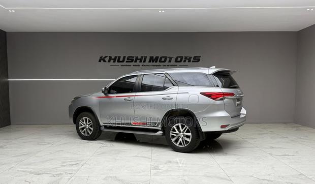 Toyota Fortuner 2019 Silver