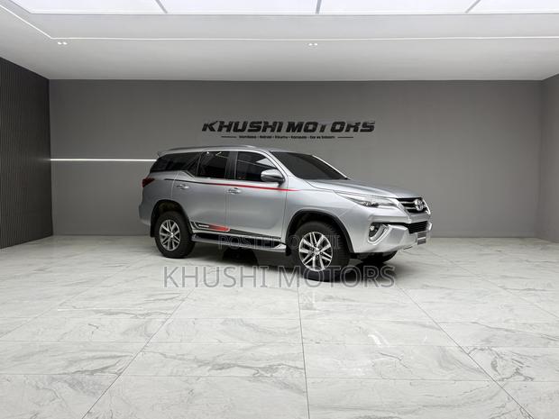 Toyota Fortuner 2019 Silver