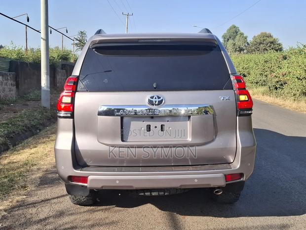 Toyota Land Cruiser Prado 2018 Gray