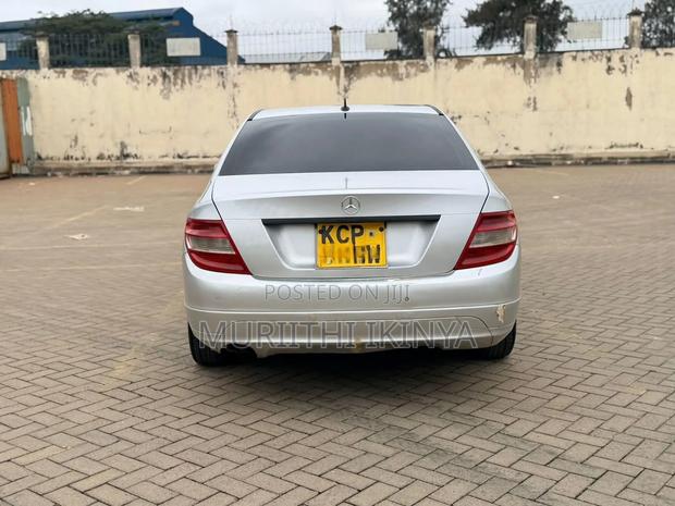 Mercedes-Benz C200 2011 Silver