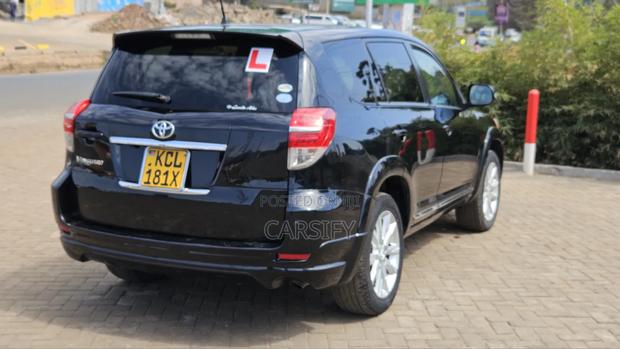 Toyota Vanguard 2010 Black