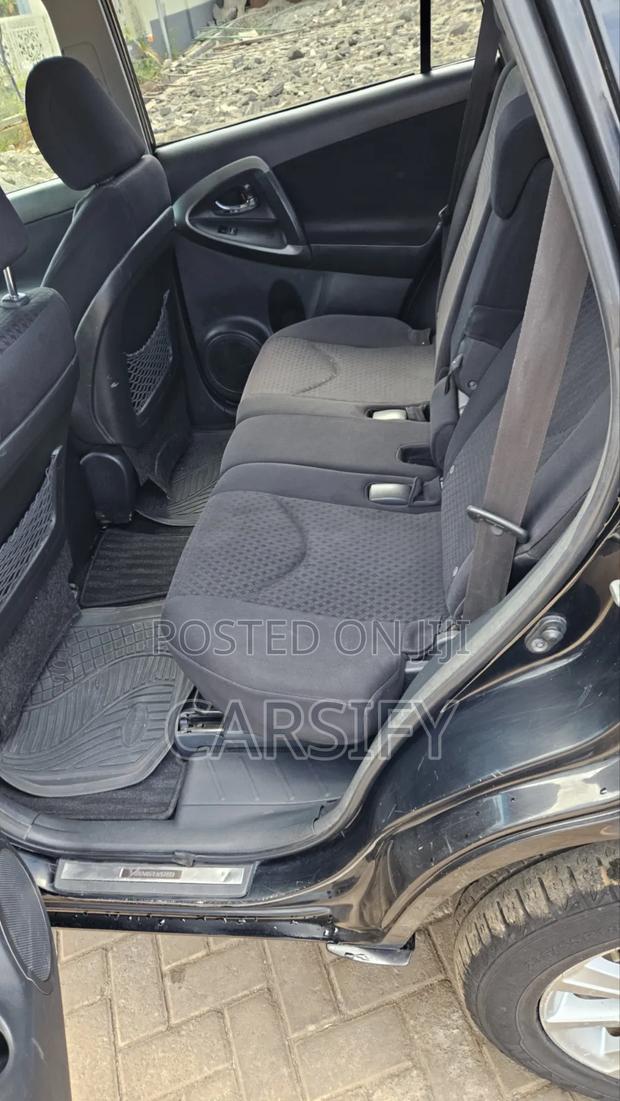 Toyota Vanguard 2010 Black