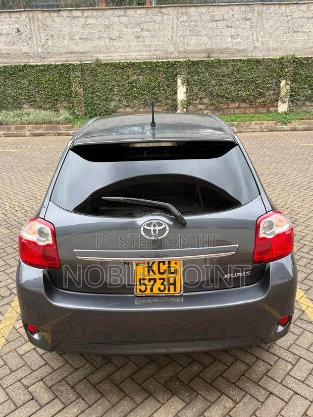 Toyota Auris 2010 Gray