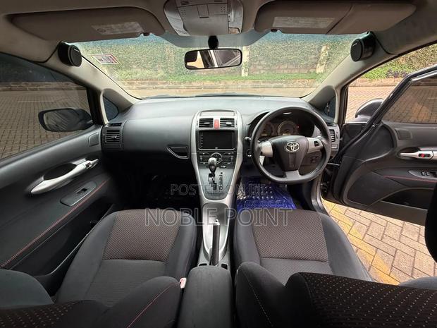 Toyota Auris 2010 Gray
